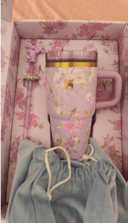 Gourde Stanley Quencher Tumbler avec anse — lilas/violet clair à motifs floraux, édition LoveShackFancy