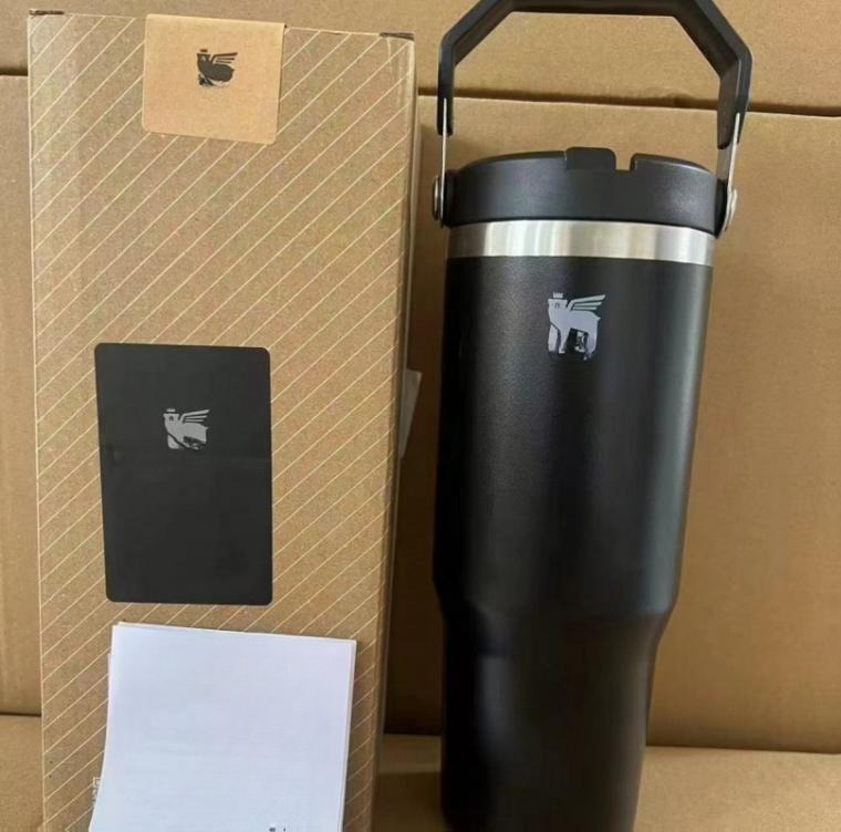Gourde Stanley Quencher Tumbler avec anse — noir