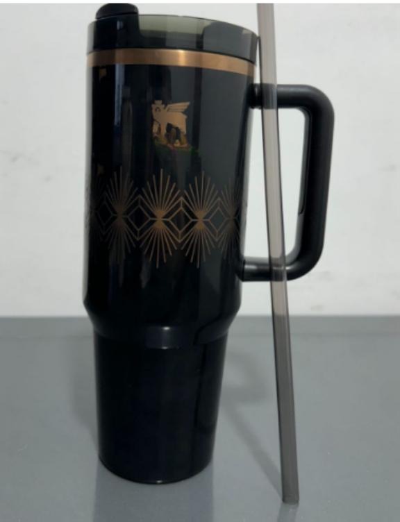 Gourde Stanley Quencher Tumbler avec anse — noir, motif géométrique de losanges et rayons en