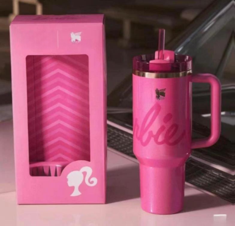 Gourde Stanley Quencher Tumbler avec anse — rose, édition Barbie