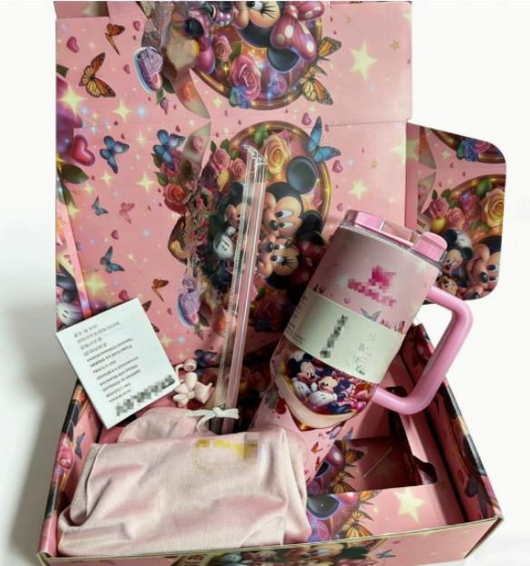 Gourde Stanley Quencher Tumbler avec anse — rose, édition LoveShackFancy