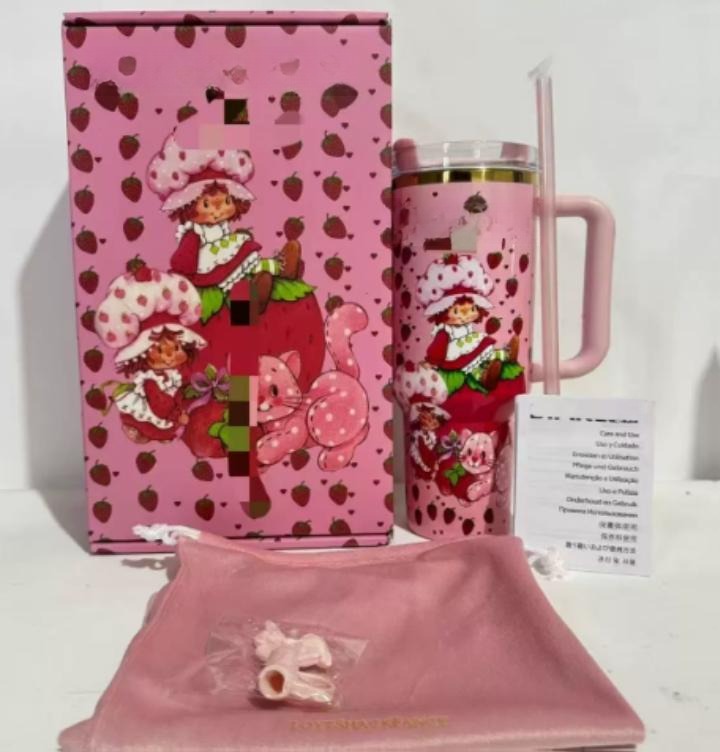 Gourde Stanley Quencher Tumbler avec anse — rose, édition Strawberry Shortcake