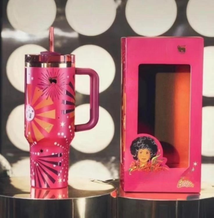 Gourde Stanley Quencher Tumbler avec anse — rose/magenta, édition Barbie