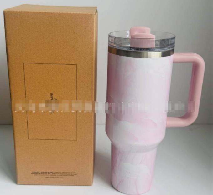 Gourde Stanley Quencher Tumbler avec anse — rose marbré, motif marbré nuageux rose et blanc