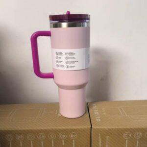 Gourde Stanley Quencher Tumbler avec anse — rose pâle avec anse fuchsia