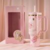 Gourde Stanley Quencher Tumbler avec anse — rose pâle, édition Barbie