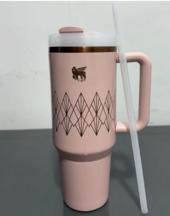 Gourde Stanley Quencher Tumbler avec anse — rose pâle, motif géométrique de losanges