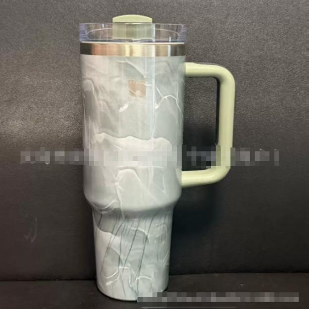 Gourde Stanley Quencher Tumbler avec anse — vert clair / blanc marbré, motif marbré vert clair/blanc