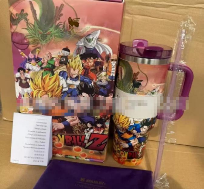 Gourde Stanley Quencher Tumbler avec anse — violet/mauve avec image imprimée, édition Dragon Ball Z / Super