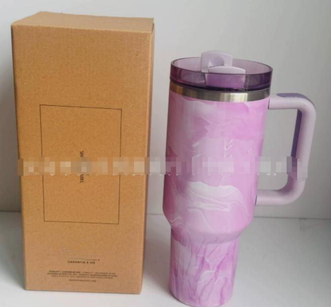 Gourde Stanley Quencher Tumbler avec anse — violet/mauve marbré, motif marbré nuageux violet/mauve et blanc