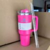 Gourde Stanley Quencher Tumbler vide avec anse — noir / gris foncé, édition Jennie (BLACKPINK)