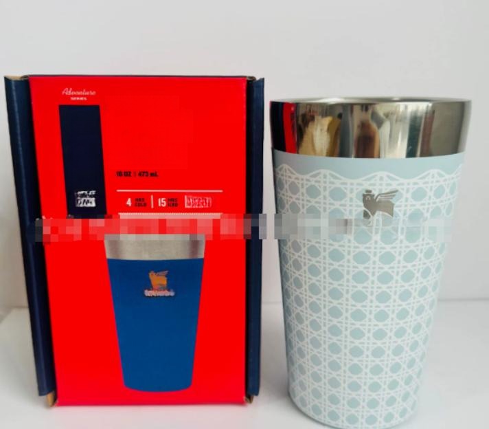 Gourde Stanley Stacking Beer Pint 16 oz | 473 mL avec anse — bleu clair, motif treillis/losanges blanc sur fond bleu