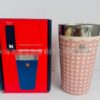 Gourde Stanley Stacking Beer Pint 16 oz | 473 mL avec anse — crème et rose, motif treillis/losanges rose sur fond crème
